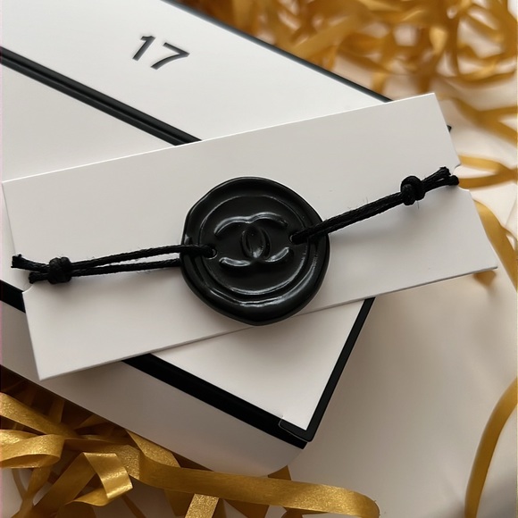CHANEL Advent Calender Box 17 - Picture 2 of 5